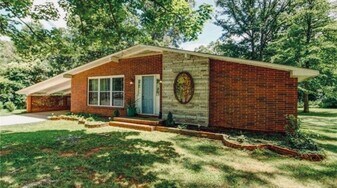 1239 Christopher Cir in Rock Hill, SC - Building Photo