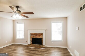 1042 Whispering Woods Dr in Canton, GA - Building Photo - Building Photo