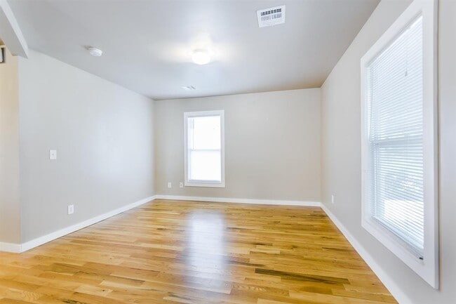 109 N 9th St in Manhattan, KS - Building Photo - Building Photo