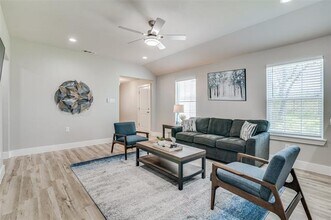 2845 Oakdale St in Dallas, TX - Building Photo - Building Photo