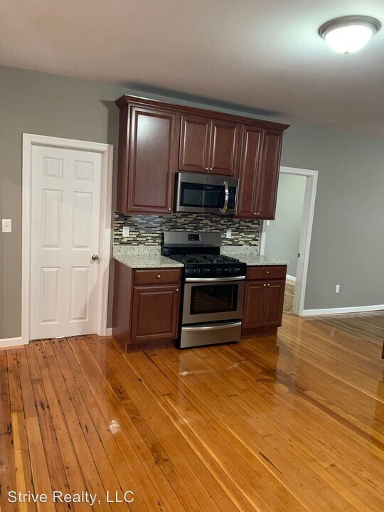 26 Hawkins St in Providence, RI - Building Photo