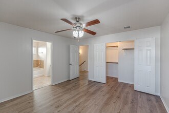 13527 Vista De Oro St in Houston, TX - Foto de edificio - Building Photo