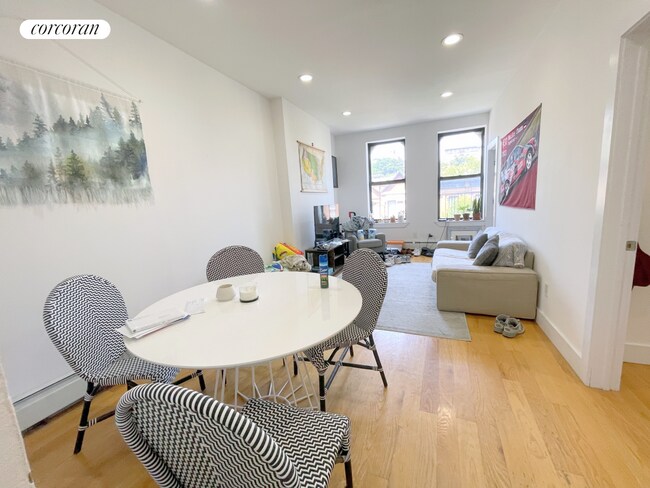 496 Manhattan Ave in New York, NY - Building Photo - Building Photo