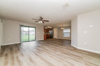 745 Chatham Walk in Ruskin, FL - Building Photo - Building Photo
