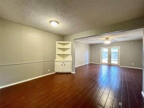 15826 El Estado Dr in Dallas, TX - Foto de edificio - Building Photo