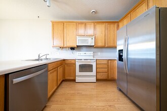 6642 Pine Crest Trail S in Cottage Grove, MN - Building Photo - Building Photo
