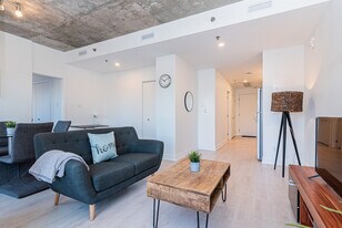100 Boul. de Maisonneuve E, Unit SI ID1261808P in Montréal, QC - Building Photo