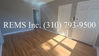 3009 1/2 Brighton Ave in Los Angeles, CA - Building Photo - Building Photo