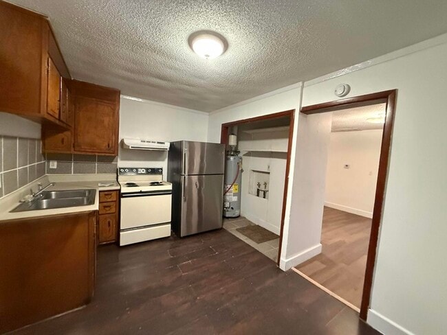 property at 1233 Elm Ave