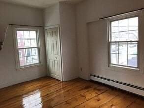 58 Federal St, Unit 3 in Newburyport, MA - Foto de edificio - Building Photo