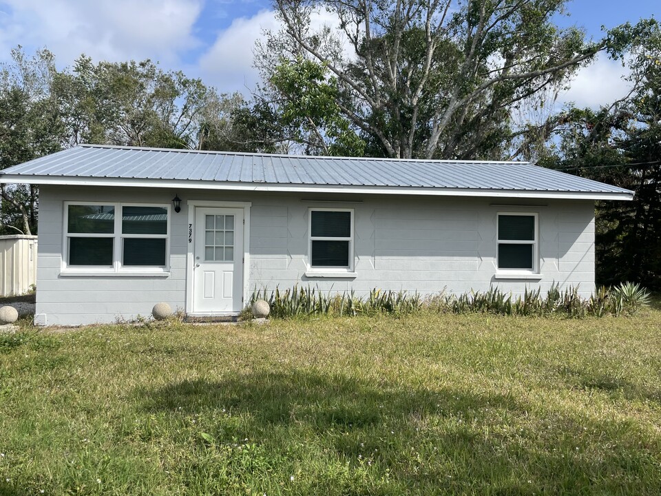 7379 Rim Rd in Sarasota, FL - Building Photo