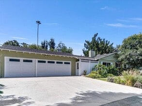 5036 Dumont Pl in Los Angeles, CA - Building Photo - Building Photo