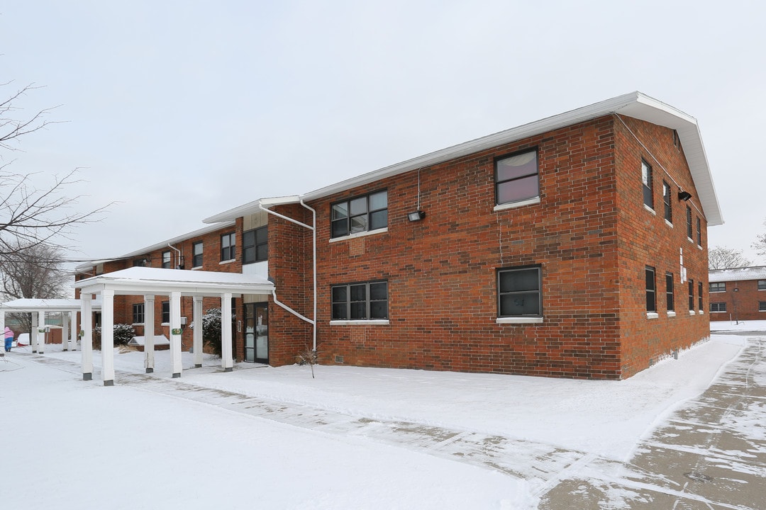 Lexington Court in Rochester, NY - Building Photo