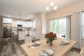 7823 Bellhaven Blvd in Charlotte, NC - Foto de edificio - Building Photo