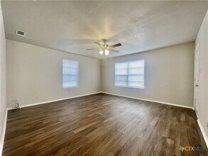 101 Lockhart St in San Marcos, TX - Building Photo - Building Photo