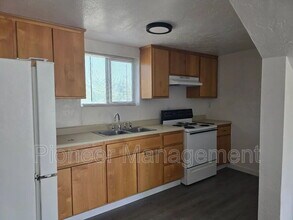 452 Alder St in Yoncalla, OR - Building Photo - Building Photo