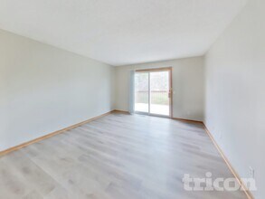 4350 Thornhill Ln in Vadnais Heights, MN - Building Photo - Building Photo