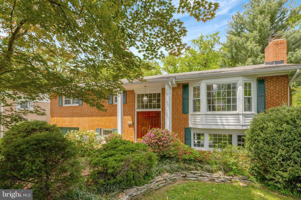 6720 Weaver Ave in McLean, VA - Building Photo