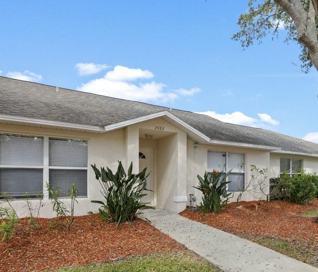 2082 Foxwood Dr
