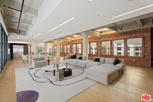 808 S Broadway in Los Angeles, CA - Building Photo