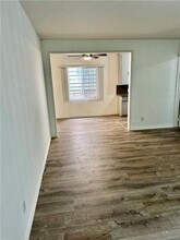 412 W Elmwood Ave in Burbank, CA - Building Photo - Building Photo