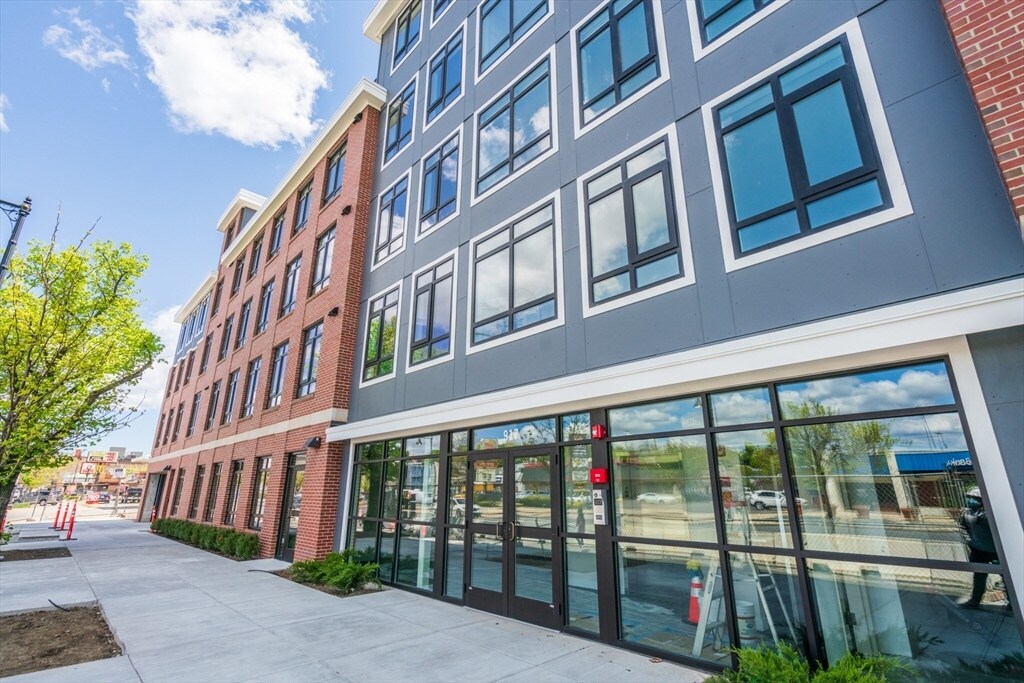 917 Bennington St in Boston, MA - Building Photo