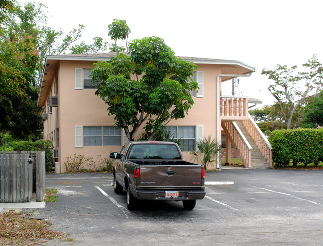 212-216 SE 22nd Ave in Pompano Beach, FL - Foto de edificio - Building Photo