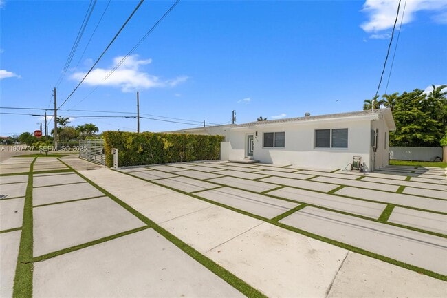 property at 8761 SW 34th St