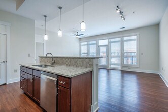 Biltmore Park Town Square in Asheville, NC - Foto de edificio - Interior Photo