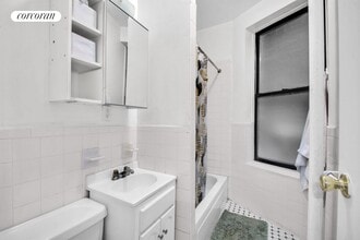 230 E 25th St in New York, NY - Building Photo - Building Photo