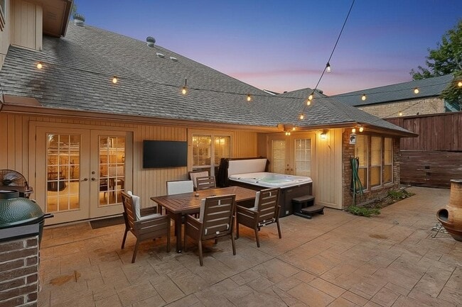 2806 Sausalito Dr in Carrollton, TX - Foto de edificio - Building Photo