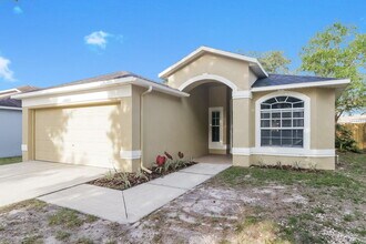 13203 Sharondale Ct in Riverview, FL - Building Photo - Building Photo