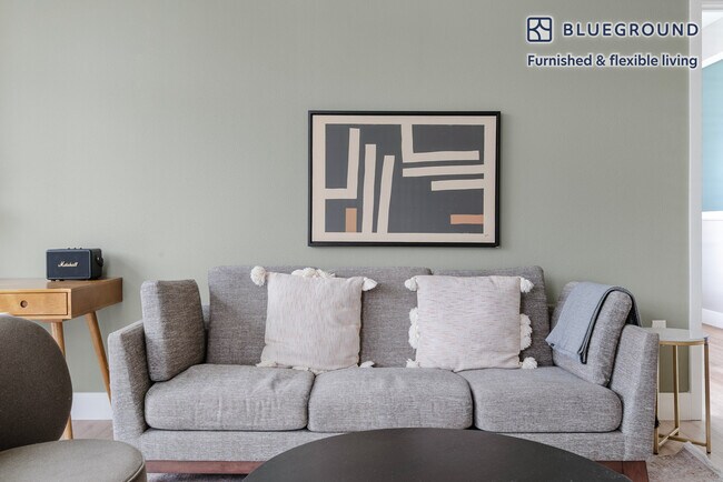 555 E Evelyn Ave in Mountain View, CA - Foto de edificio - Building Photo