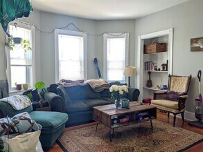 41 Belknap St, Unit 2 in Somerville, MA - Building Photo - Building Photo