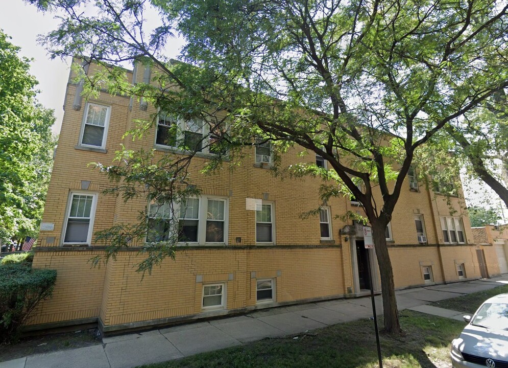 3856 N Claremont Ave in Chicago, IL - Building Photo