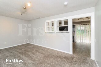 2206 Fairway Cir SW in Atlanta, GA - Foto de edificio - Building Photo