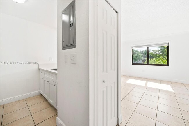 11098 SW 107th St in Miami, FL - Building Photo - Building Photo
