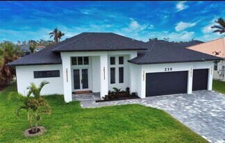 230 W Pine Valley Ln in Rotonda West, FL - Building Photo