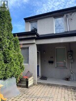 99 Trinity St in Toronto, ON - Building Photo