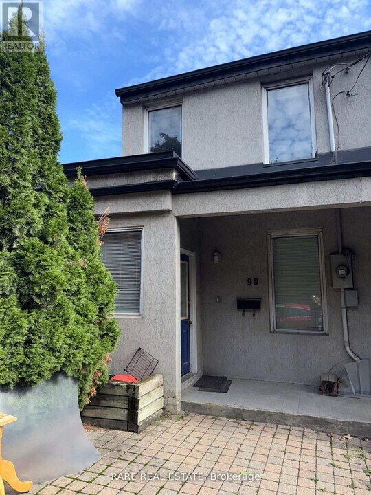 99 Trinity St in Toronto, ON - Building Photo