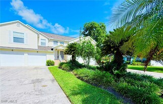 1590 Trafalgar Ln in Naples, FL - Building Photo
