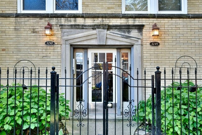 3249 W Cullom Ave in Chicago, IL - Building Photo - Building Photo