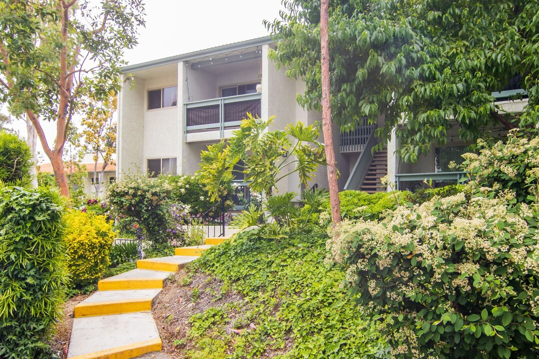 23679 Park Capri-Unit -23679 Park Capri #13 in Calabasas, CA - Building Photo