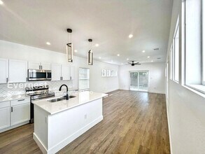 1804 E Crockett St in San Antonio, TX - Building Photo - Building Photo