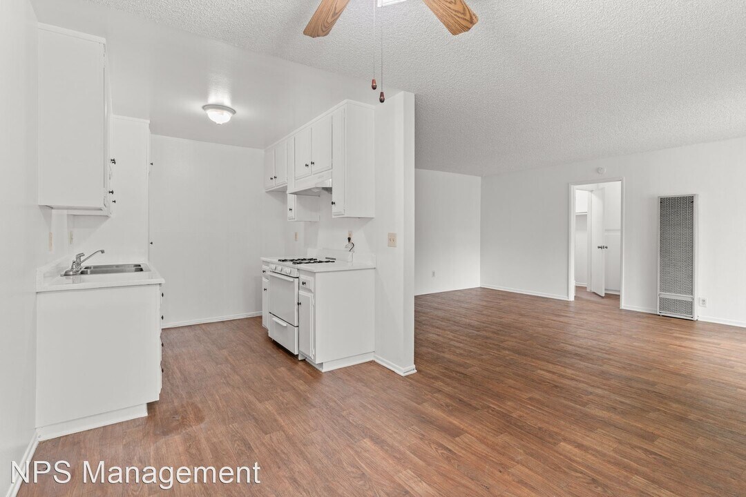 8331 Lampson Ave in Garden Grove, CA - Building Photo