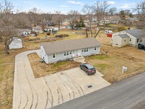 907 E Wall St in Harrisonville, MO - Building Photo - Building Photo