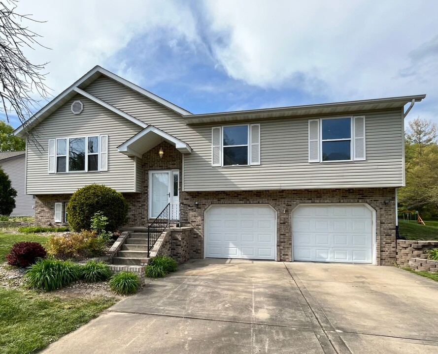 17 Autumn Glen Dr in Glen Carbon, IL - Foto de edificio