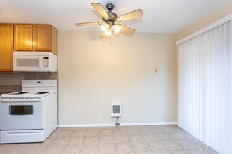 Olympic View Apartments in Bremerton, WA - Foto de edificio - Interior Photo