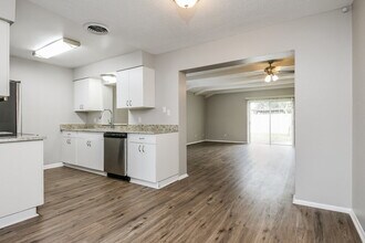 999 Tomes Ct in Orlando, FL - Building Photo - Building Photo