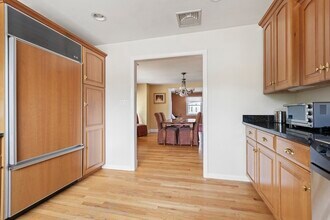 17 Gilbert St in Newton, MA - Building Photo - Building Photo